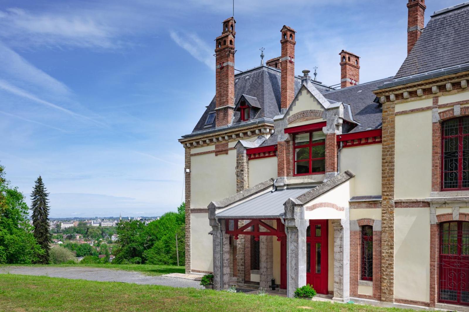 Domaine De La Tisnere Bed and Breakfast Gelos Exteriör bild